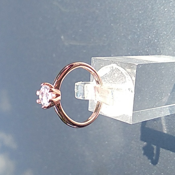 Rose gold plated solitaire - Picture 3 of 6